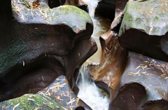 探秘四川瀘州奇異“龍孔龍潭”