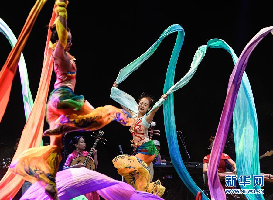 (國際)智利上萬人觀賞“歡樂春節”慶典晚會