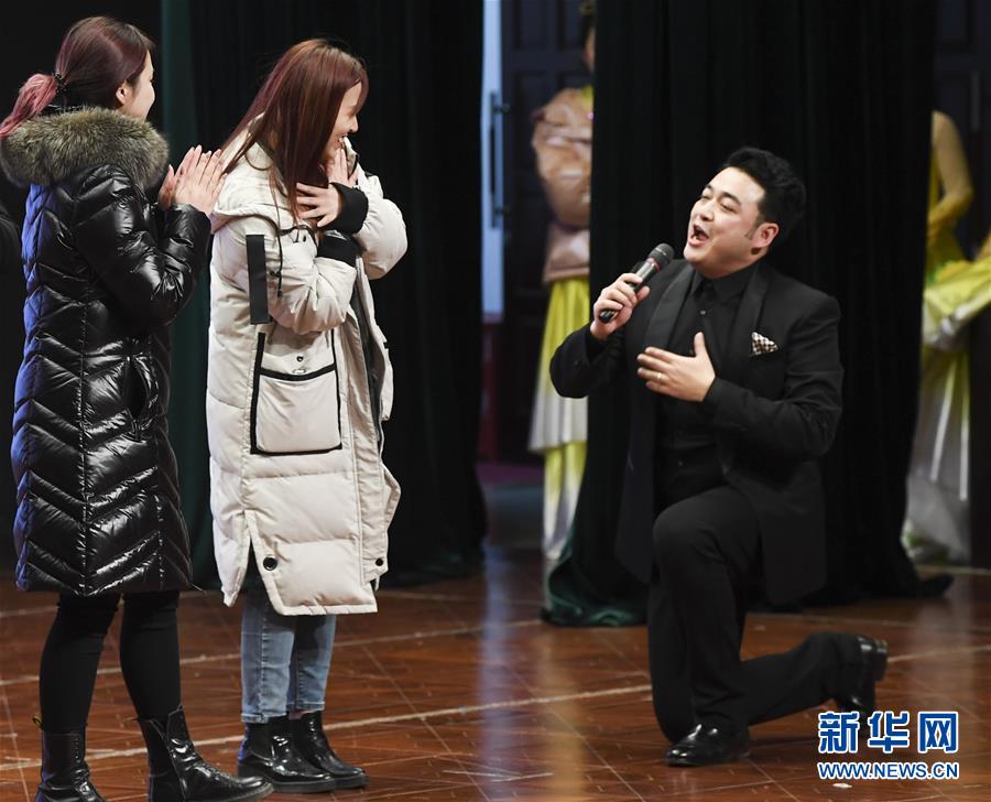 (新春走基層)(1)中央歌劇院文藝小分隊(duì)走進(jìn)重慶酉陽