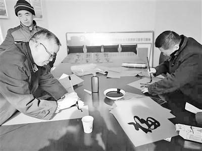 蘭州市商務局攜愛心企業赴榆中縣哈峴鄉仁和村扶貧慰問