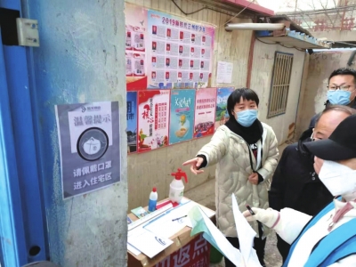 她拖著腿傷奔波在戰“疫”一線