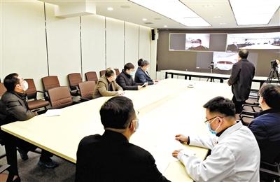 蘭大校長嚴純華等視頻連線蘭大一院、二院支援湖北醫療隊員