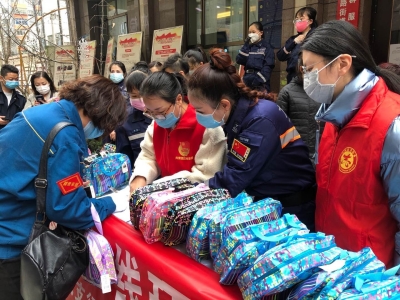 蘭州：團(tuán)市委慰問(wèn)一線環(huán)衛(wèi)工