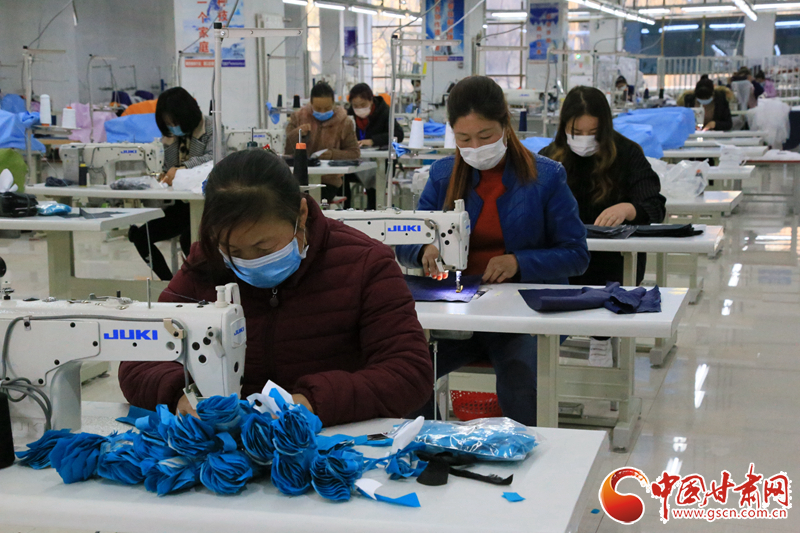 【甘肅省決戰決勝脫貧攻堅】山海情深 積石山扶貧車間托起群眾致富夢