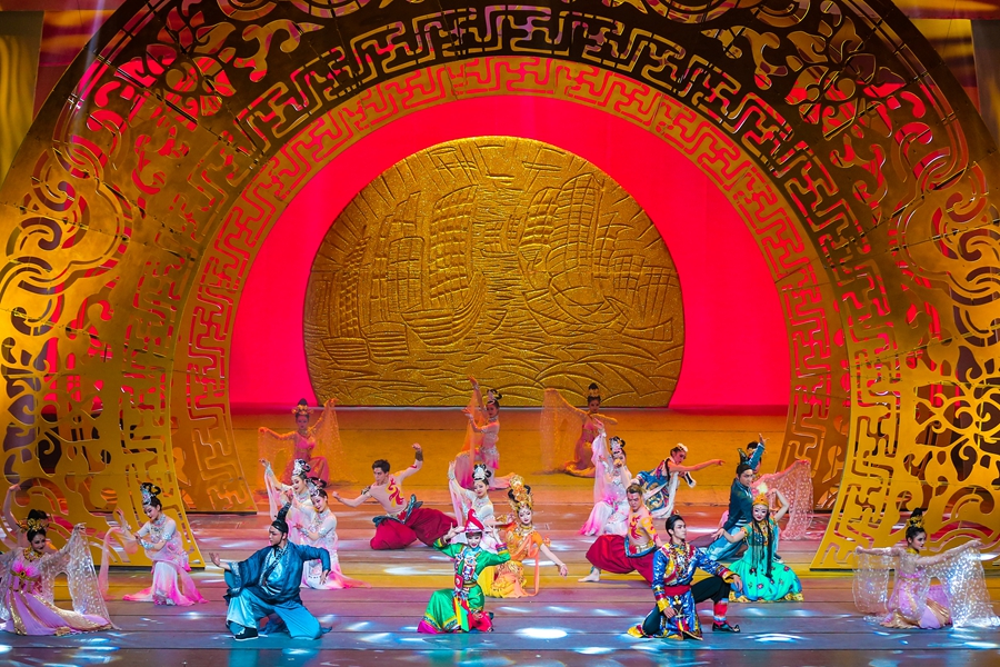 甘肅舞臺藝術精品《一帶一路·相約千年》助力“環西部火車游”（組圖）