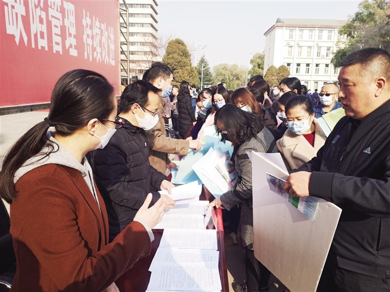 發(fā)揮失業(yè)保險(xiǎn)“穩(wěn)定器”和“減壓閥”作用 蘭州市18戶(hù)企業(yè)領(lǐng)取穩(wěn)崗返還資金2.48億元