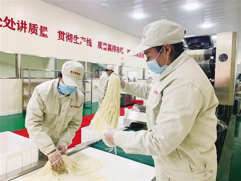 蘭州市規模化“面條加工項目”投入運營 將配送到市區280多家直營店