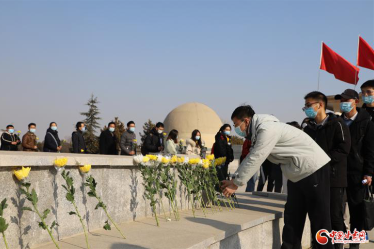 緬懷革命烈士 重溫紅色記憶———甘肅省延安精神研究會聯合蘭大教育部思政工作創新發展中心開展主題教育實踐活動