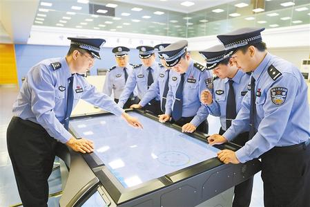 致敬！人民警察