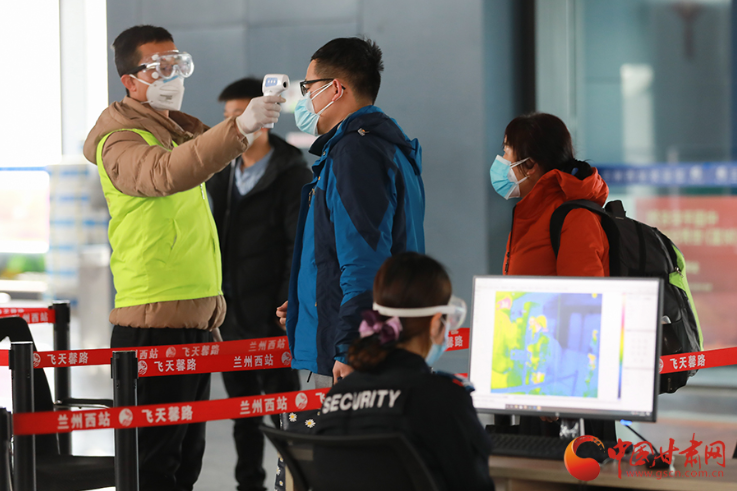 回家路上，請配合疫情防控要求 