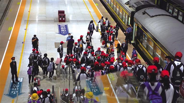 “環西部火車游·美麗鐵路” 紅色研學專列載夢啟程