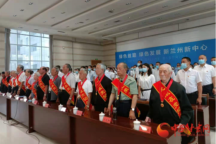 蘭州市七里河區政府舉行“光榮在黨五十年”勛章頒發儀式