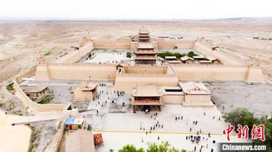 圖為7月中旬，世界文化遺產(chǎn)——嘉峪關(guān)，它是中國明代萬里長城的西端起點。　高展　攝