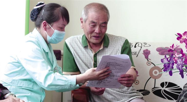 服務(wù)送進(jìn)門 養(yǎng)老不離家——蘭州市積極探索多種嵌入式養(yǎng)老模式 打造“沒(méi)有圍墻的養(yǎng)老院”