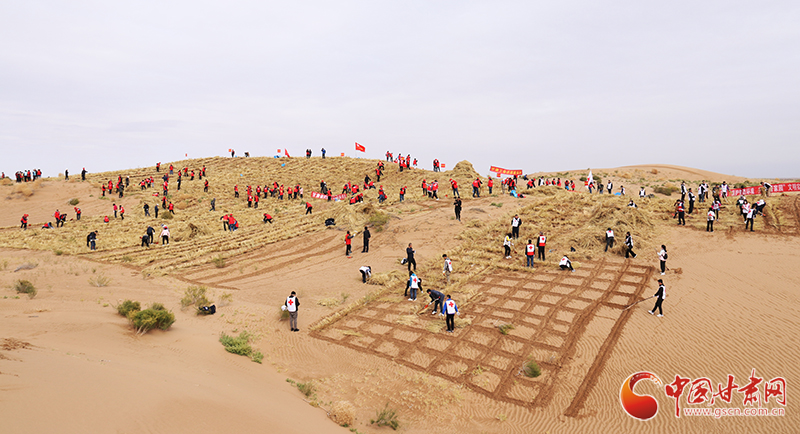 甘肅省委宣傳部、省文明辦、省志愿服務(wù)聯(lián)合會在古浪縣舉行壓沙主題文明實踐志愿服務(wù)活動