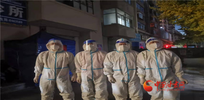 【甘快看·疫情防控甘肅在行動】蘭州平涼路社區：社工委成員總動員 眾人攜手抗擊疫情