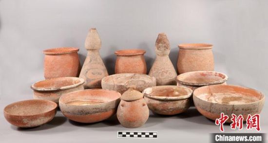 圖為圪垯川遺址出土的器物組合。(資料圖) 甘肅省文物局供圖 圖為圪垯川遺址出土的器物組合。(資料圖) 甘肅省文物局供圖