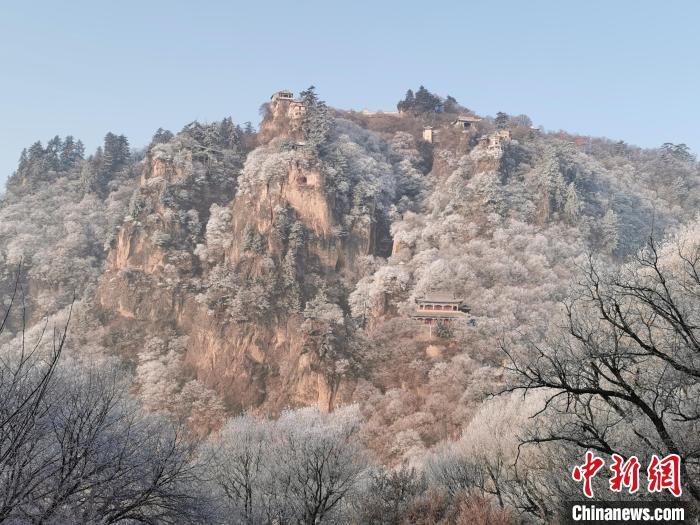 圖為崆峒山霧凇景色。　徐振華 攝