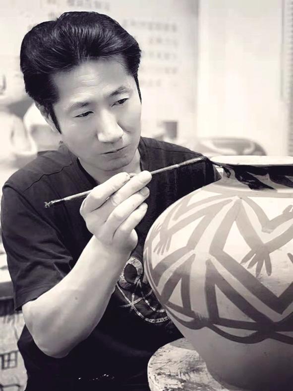 讓彩陶在現代社會煥發生機——訪彩陶修復技藝傳承人馬黑麥