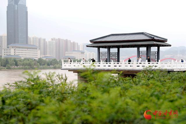 蘭州張掖路街道為轄區老舊樓院安裝電梯46部