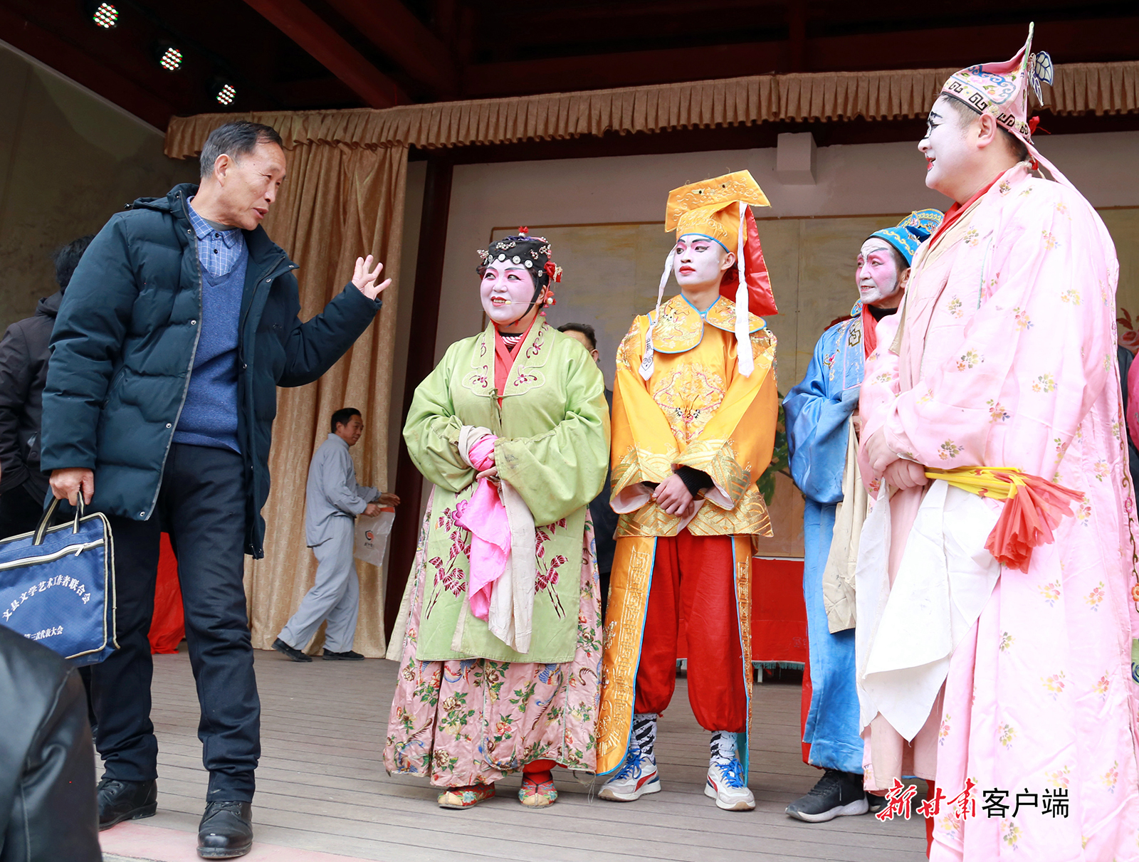 (圖片8)花燈戲相關編劇人員和演員交流展演。