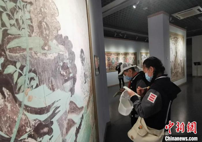 圖為學生參觀敦煌藝術館。(資料圖) 蘭州大學附屬學校供圖