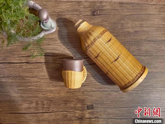 圖為竹編暖壺套。(資料圖) 甘肅省非遺保護中心供圖 圖為竹編暖壺套。(資料圖) 甘肅省非遺保護中心供圖
