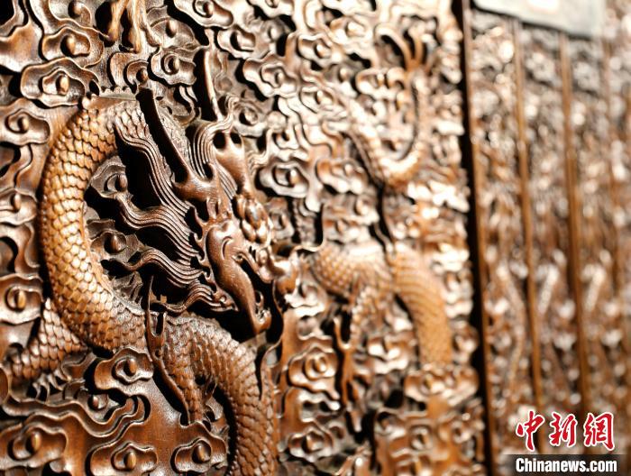 圖為青海永錄民俗博物館內珍藏的中式家具細節展示。 薛蒂 攝 圖為青海永錄民俗博物館內珍藏的中式家具細節展示。 薛蒂 攝