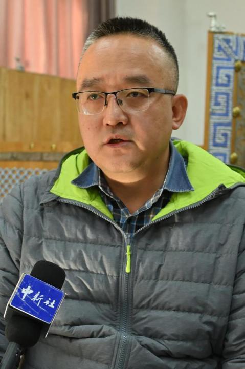 謝焱,甘肅省文物考古研究所副研究館員、考古研究二部主任、田野考古項目負責人。主持參與了張家川馬家塬戰國西戎墓地、臨潭磨溝齊家文化墓地等20多項考古調查、發掘工作,曾獲得中國國家文物局田野考古二、三等獎,“十二五”文物保護科學和技術創新二等獎等榮譽。