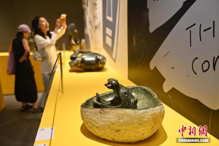 圖為該藝術展展陳的蛇紋石作品《河馬池》。中新社記者 李亞龍 攝