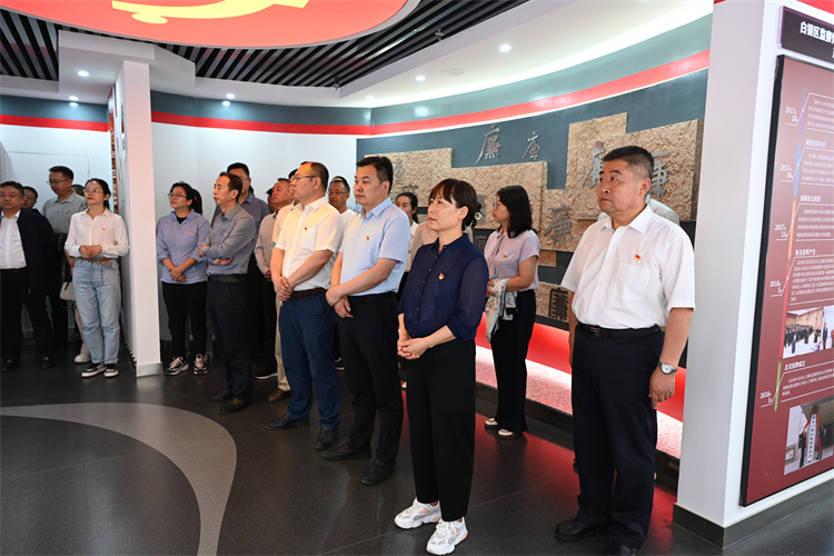 1721032868499743.jpg 5月31日市紀(jì)委監(jiān)委機(jī)關(guān)黨委分批組織黨員干部到警示教育基地接受警示教育.jpg