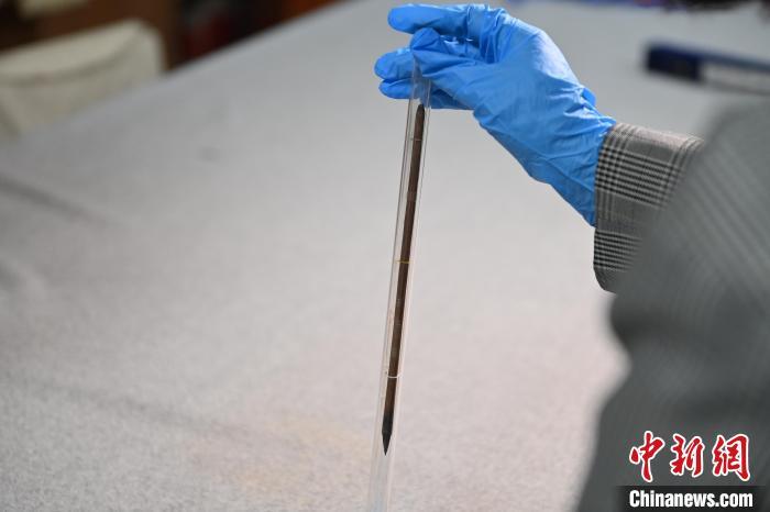 2024年5月7日，甘肅省博物館館藏國寶級文物“白馬作”毛筆。李亞龍　攝