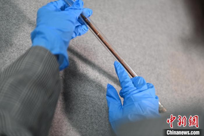 2024年5月7日，拍攝的甘肅省博物館館藏國寶級文物“白馬作”毛筆。李亞龍　攝