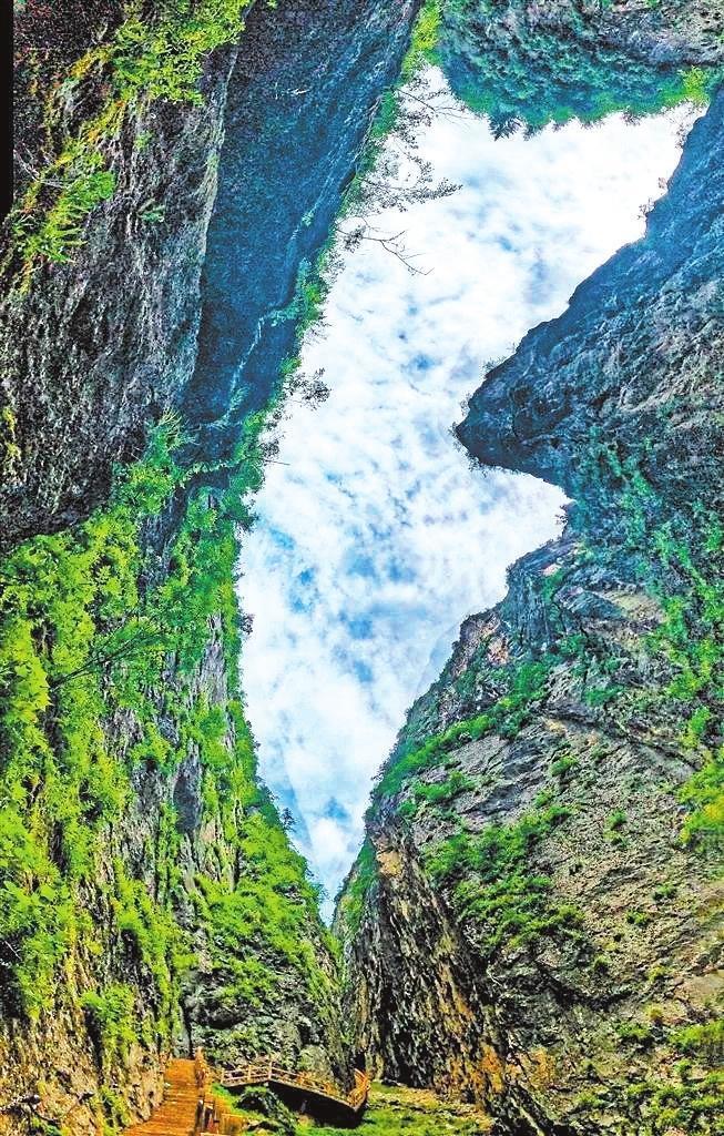 遮陽山的天坑地縫地貌(本版圖片均為資料圖)